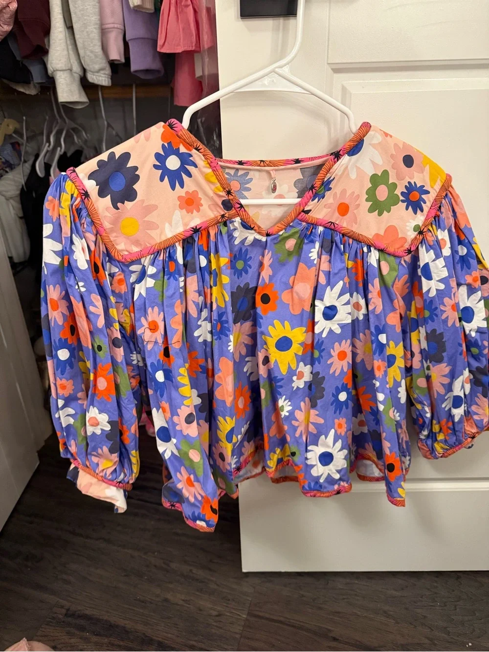 Celia B flower top - Picture 1 of 3